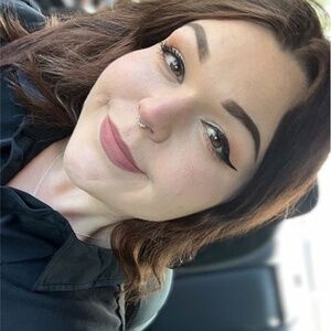 Meet your Posher, Abbey